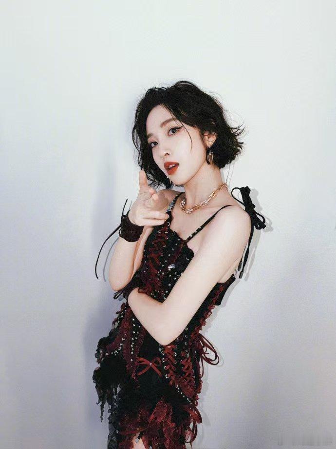 唐艺昕既是门面又是担当我滴妈啊！浪姐你真的是好事做尽了！我们就这样看到了唐艺昕美