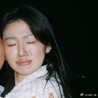 即使素颜也没关系，单依纯就这样大方的给我们展示她的每一面