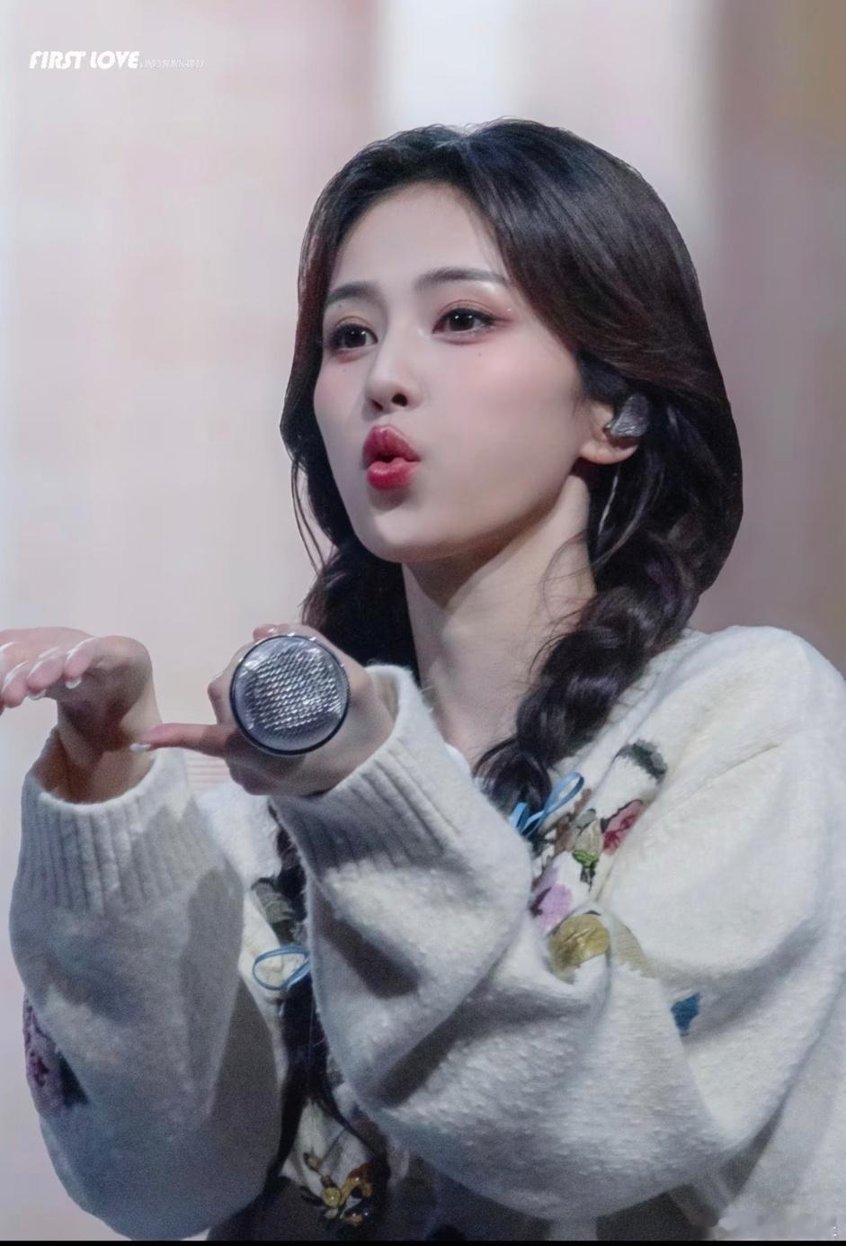 白鹿王韵娜 飞吻😘 