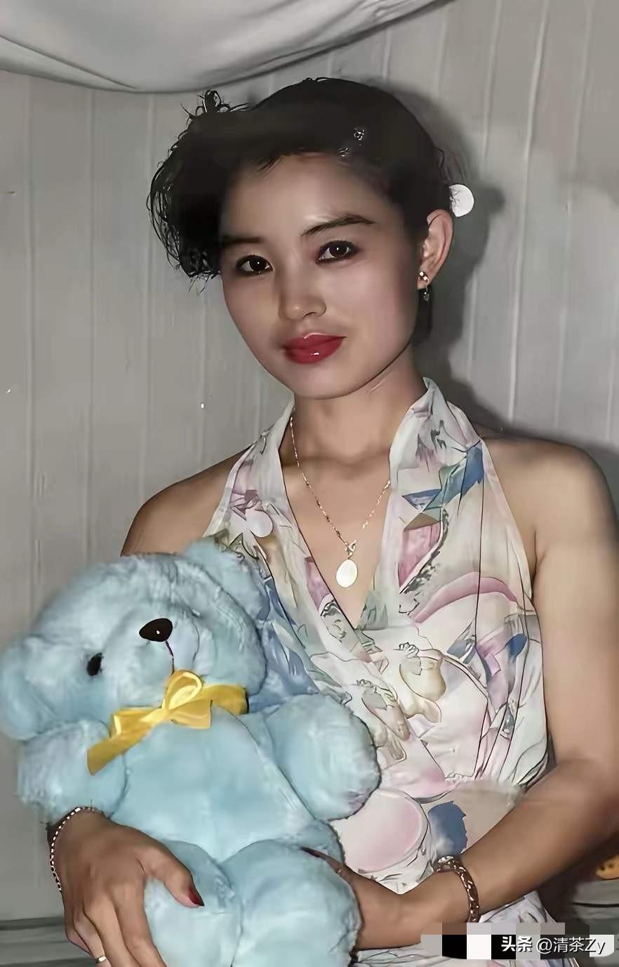 鲁山孙艺菲说母亲赵芳于2008年11月29日入住河北石家庄第三医院，病情诊断为急