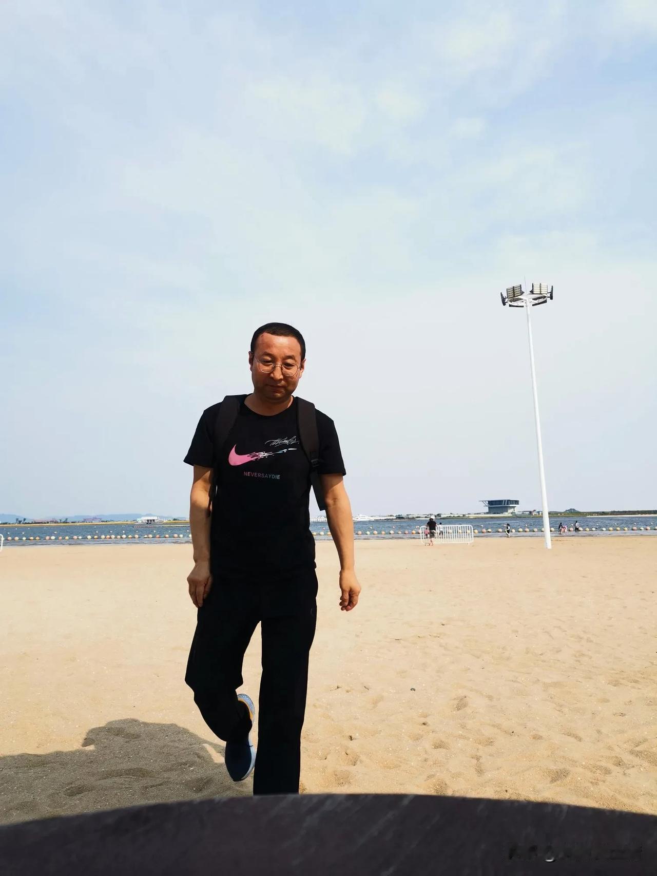 不知不觉已经40多岁了，
不得不感慨，时间过得真快。
转眼一晃，半辈子就这样过去