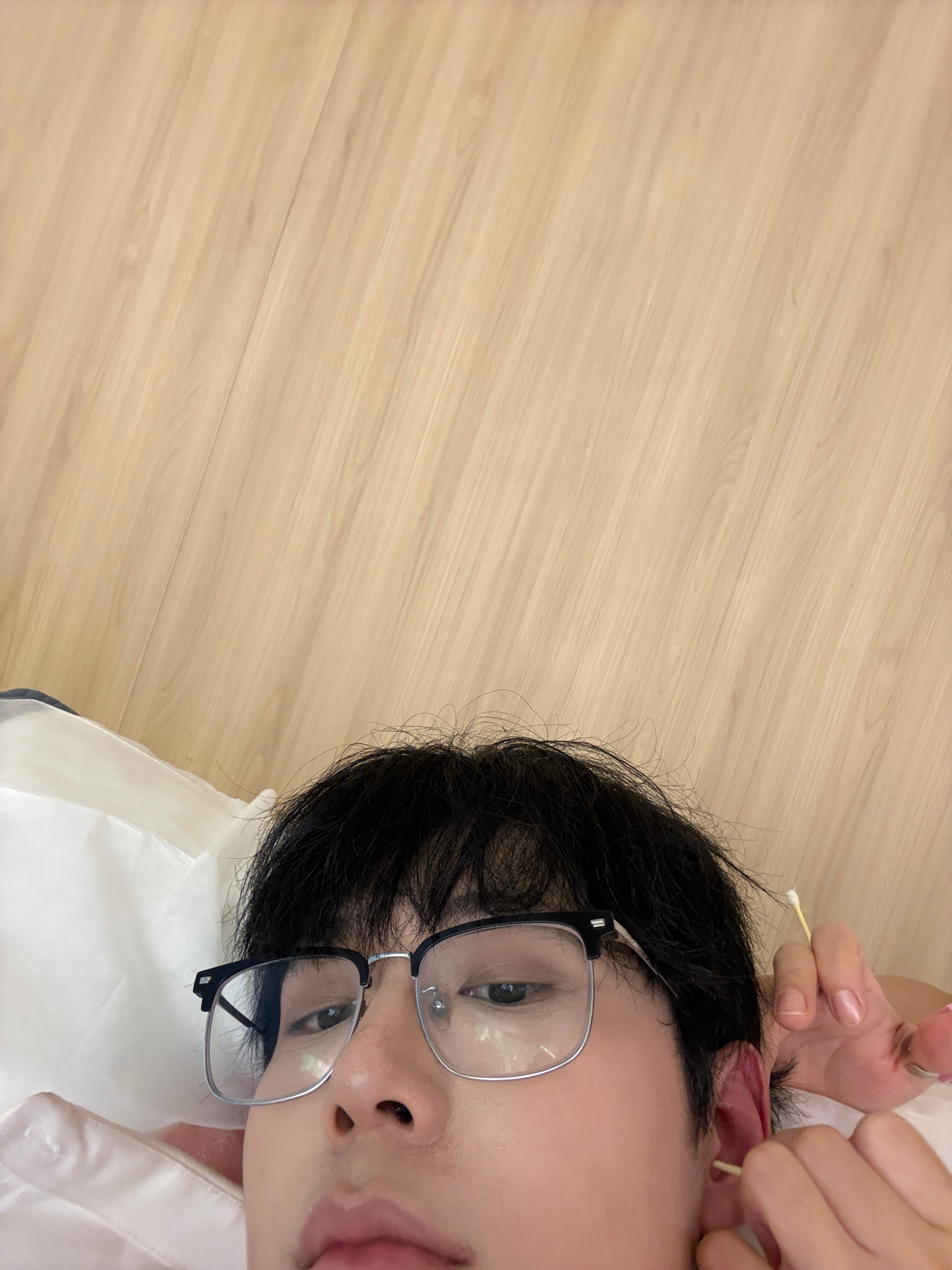 登机口旁边有按摩店真的是一个伟大的发明。延误了我还可以来采耳！好舒服呀！ ​​​