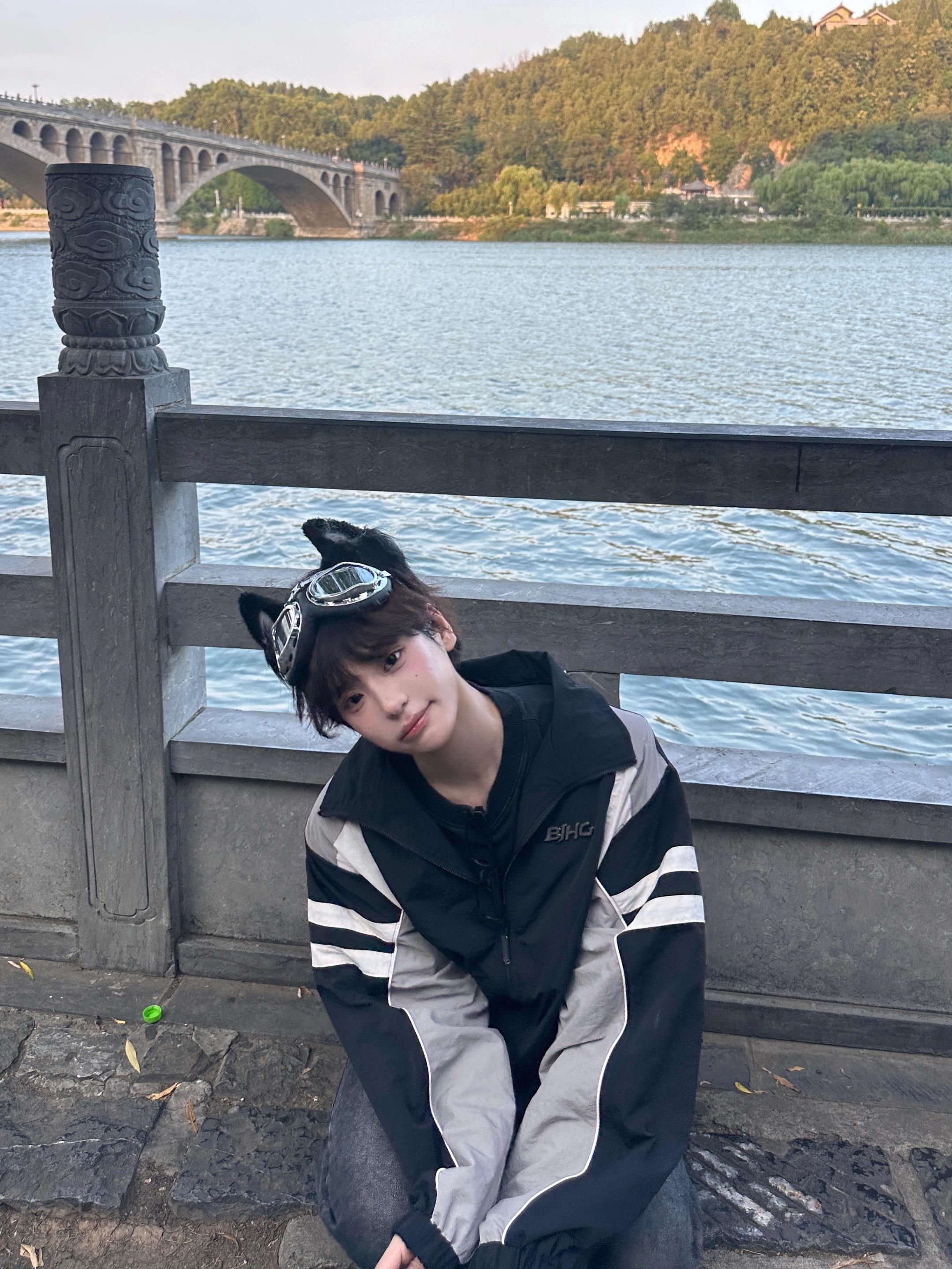 能摸摸你吗 感觉你毛茸茸的像我的小狗