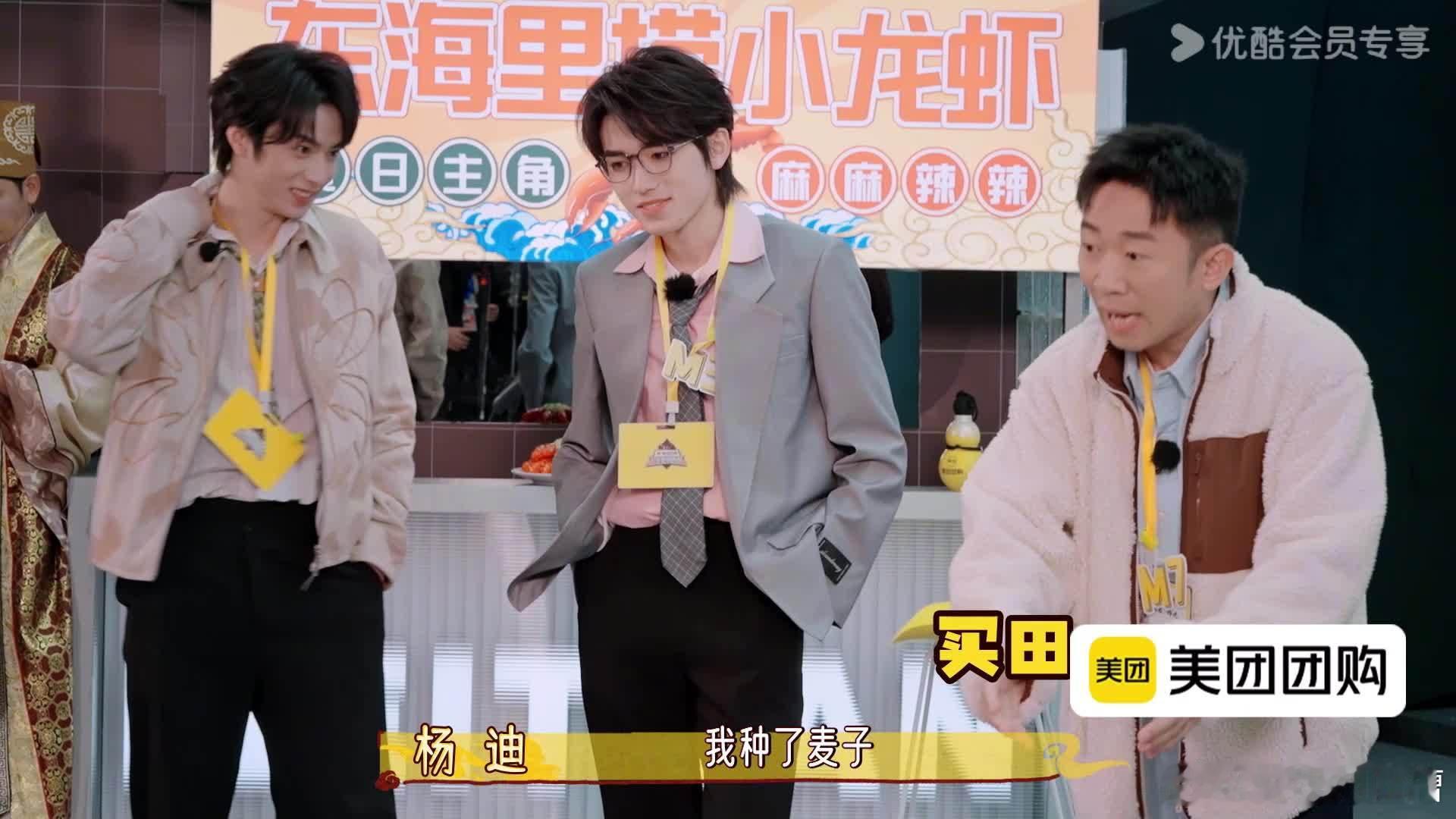 张真源到底在看什么小说真的是想不到张真源脑袋里到底装了多少有趣的东西，想象力无限