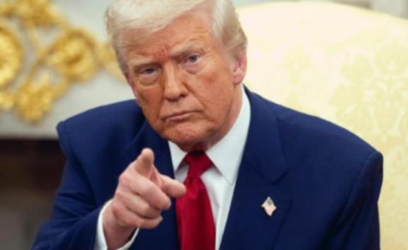 美国在赌，中国也在赌，美国赌中国不敢武力收复台湾，不敢打日本，而中国则在赌美国不