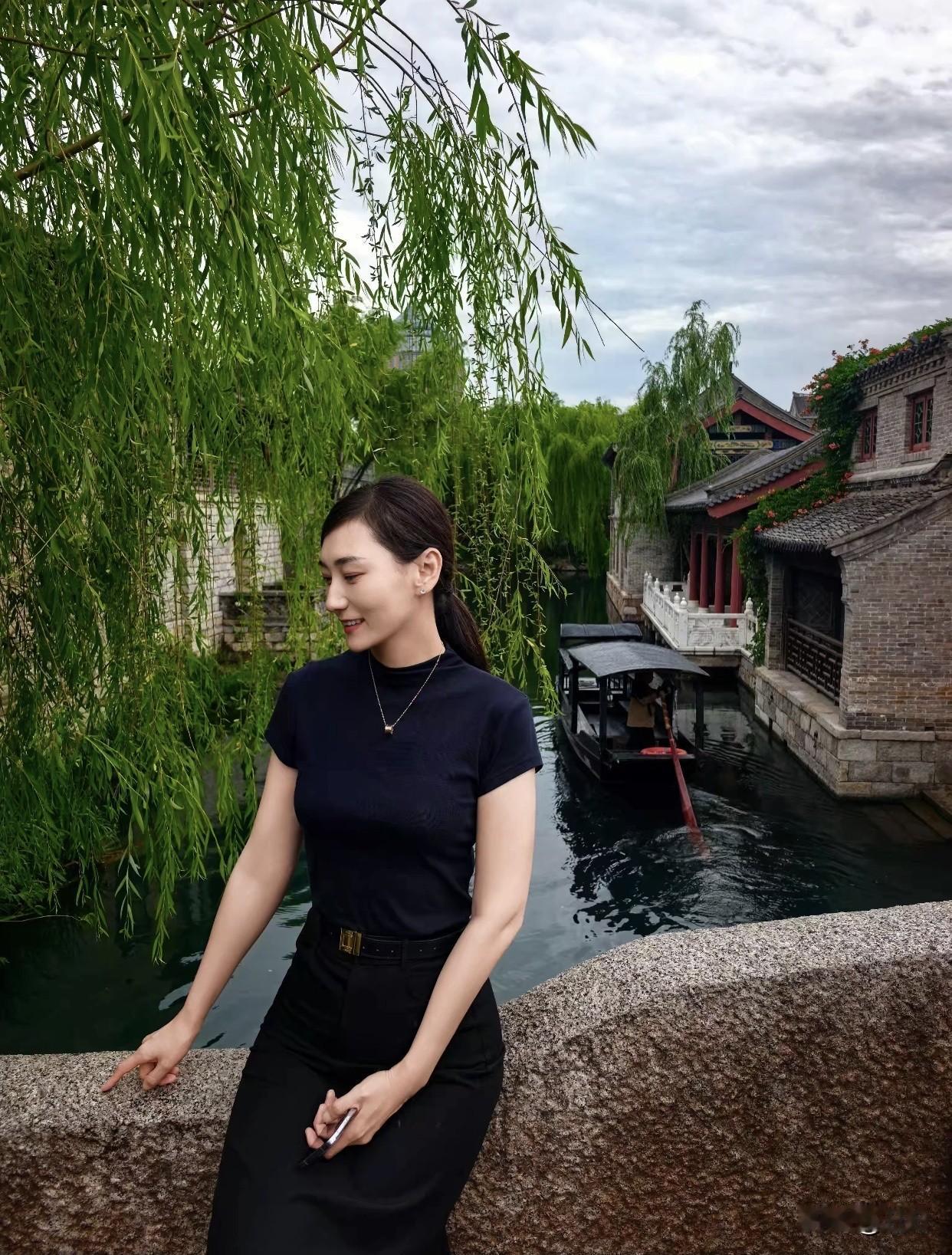 而且，她们有自己的生活节奏和目标，不会随波逐流。会定期读书学习，提升自己的内在修