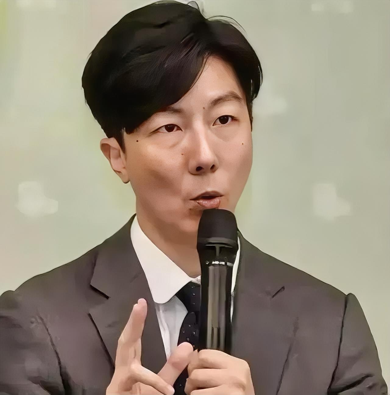 祖父沙场浴血抗日，孙辈公然分裂国家，吴峥的背刺实在荒唐
 
民进党发言人吴峥曾当