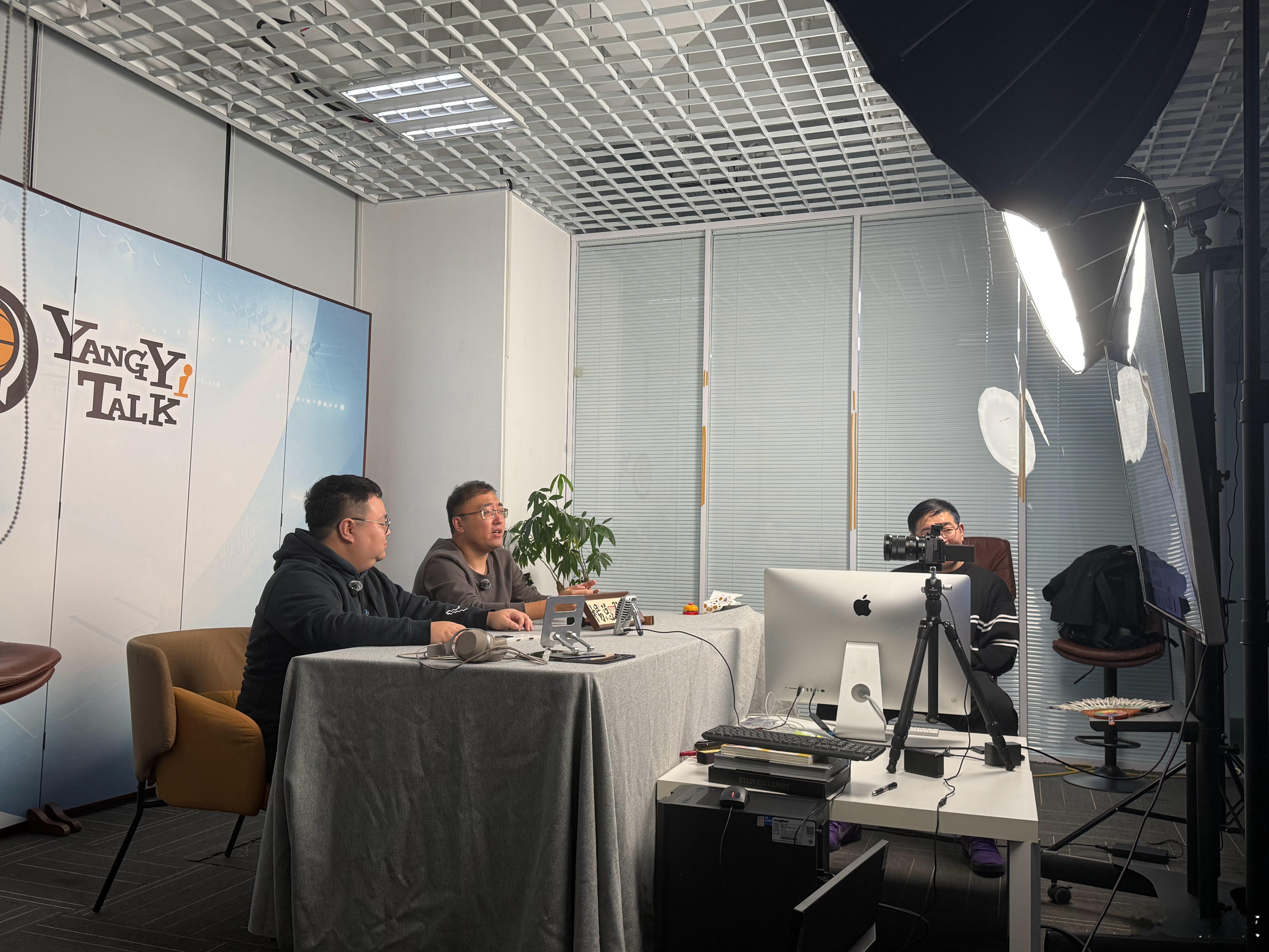 任冉猪猪开录，今天说说尼扣这事儿有没有猫儿腻。录完今天夜里就上线。再创辉煌会员包