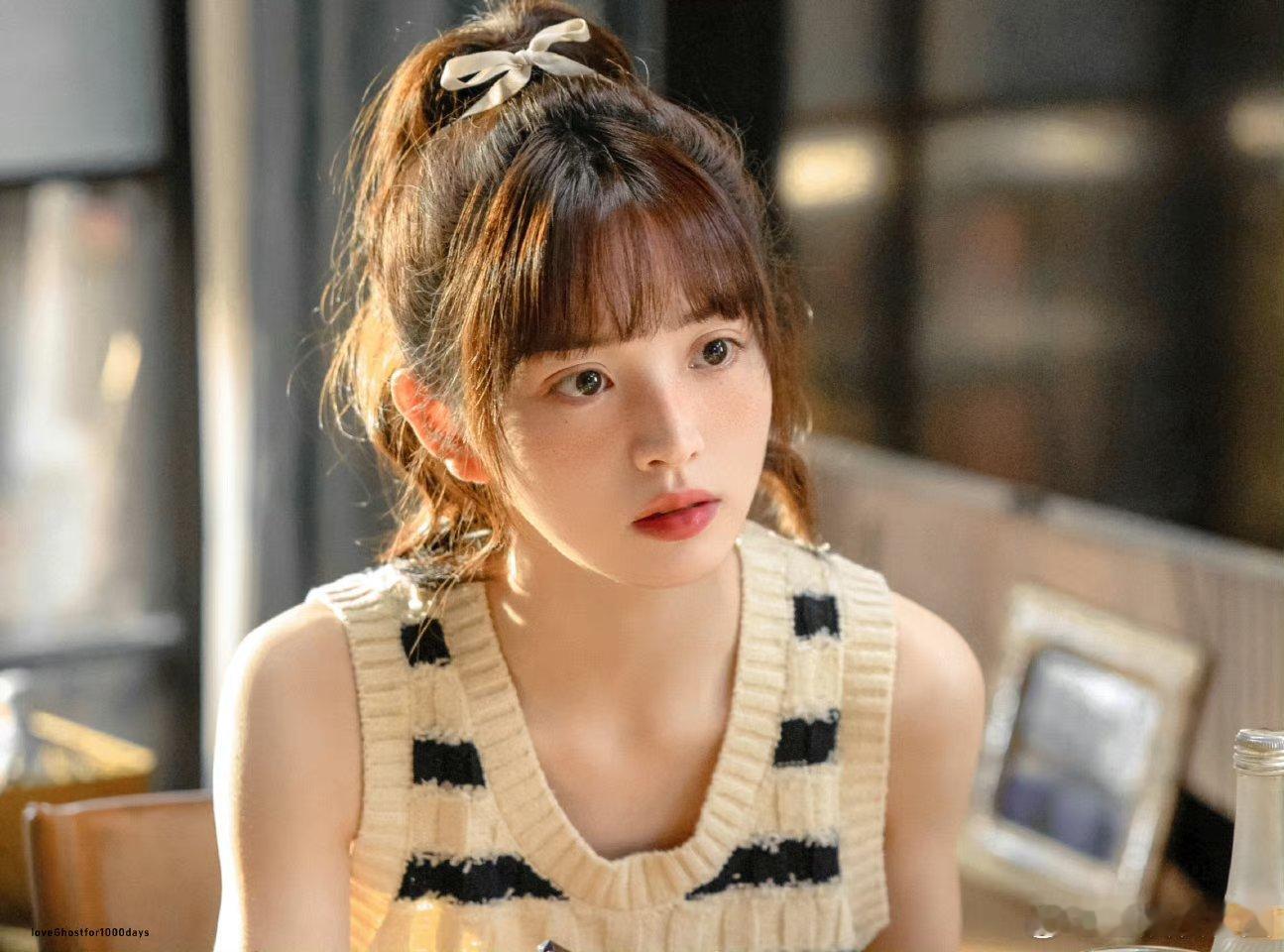 之前觉得田曦薇这种雀斑妆真的是很雷的存在，不过这么一看感觉很乖巧的，谁懂？[开摆