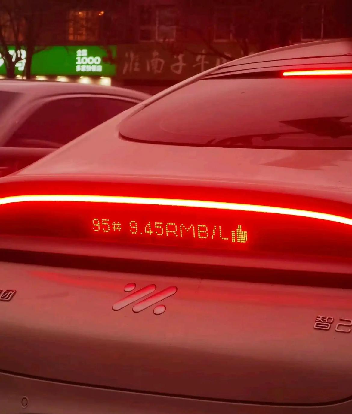 前几天家里觉得一家人出行不方便，买了某牌子的7座mpv，自己一人开了几天上班，感