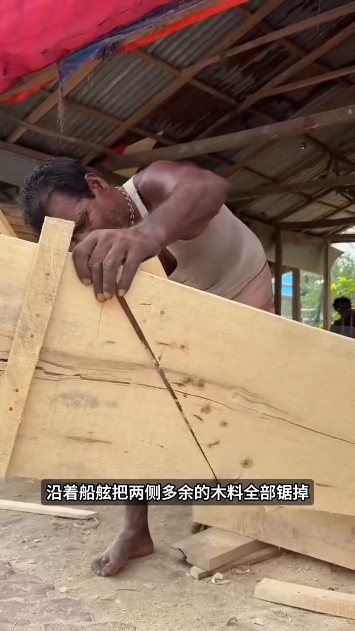 谁能想到在孟加拉国一艘看似简单的传统木船竟然要经过这么多道工序才能完成，而且每一