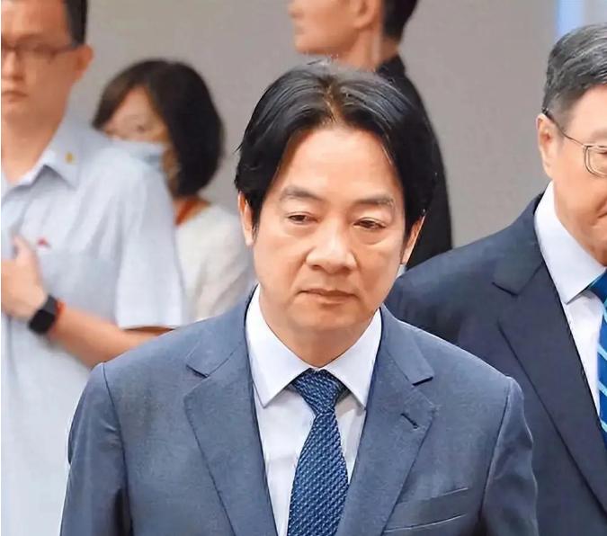 赖清德彻底慌了！特朗普一句话，吓得他深夜连发5条推文”灭火”。5月17日深夜，赖
