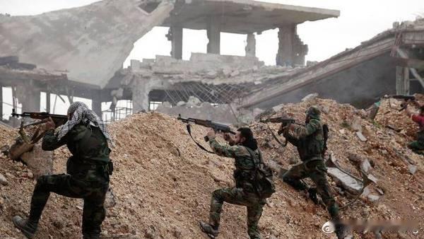 叙利亚政府军打击极端组织“努斯拉阵线”，已导致数百名恐怖分子死伤，并摧毁数十辆装