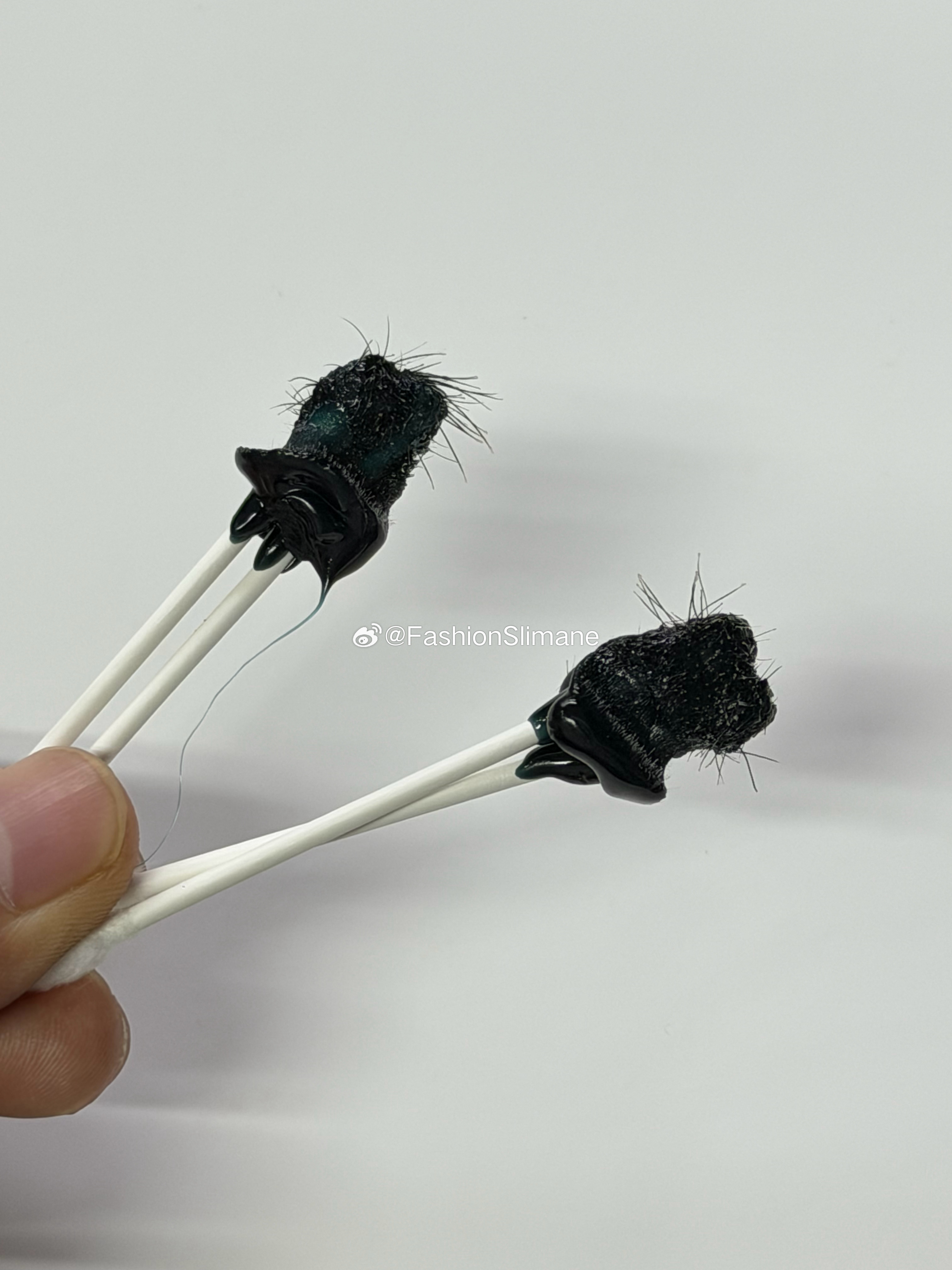 天知道拔完鼻毛有多爽 。最喜欢这种生猛的方式了 