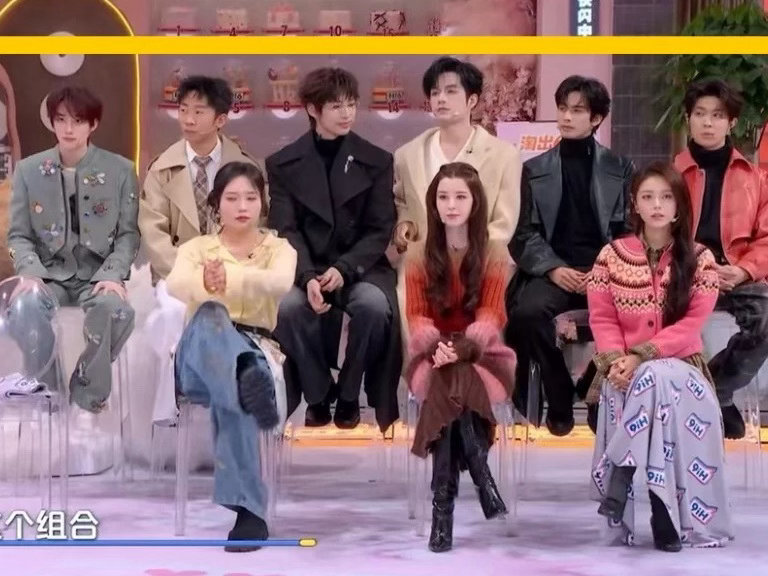 宋威龙坐着比谁都矮典型的“腿长身子短” 