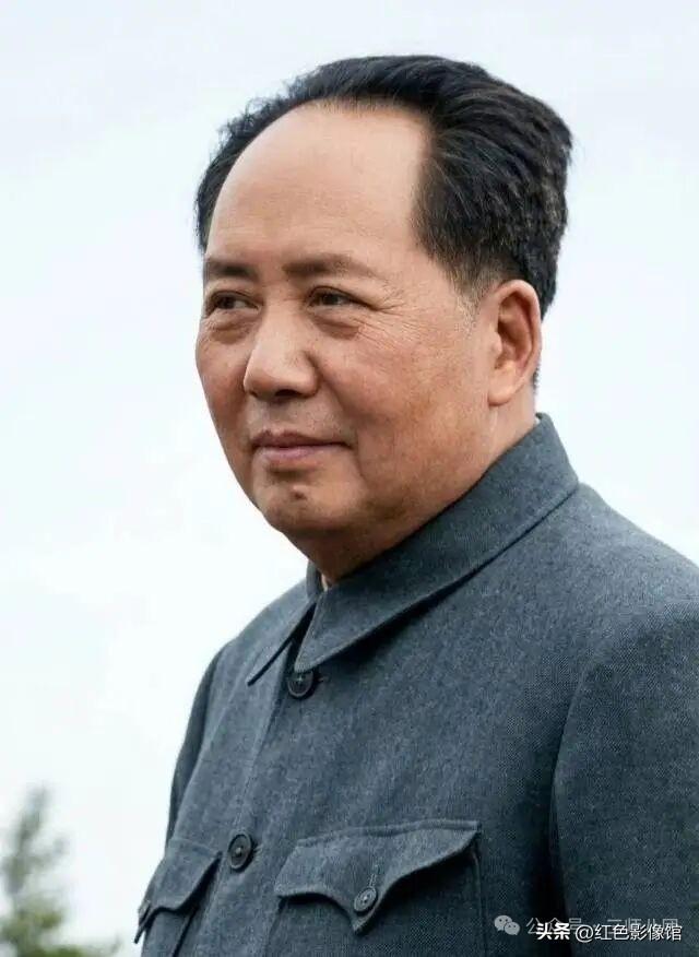 一心为了他的祖国和人民的伟大的领袖！