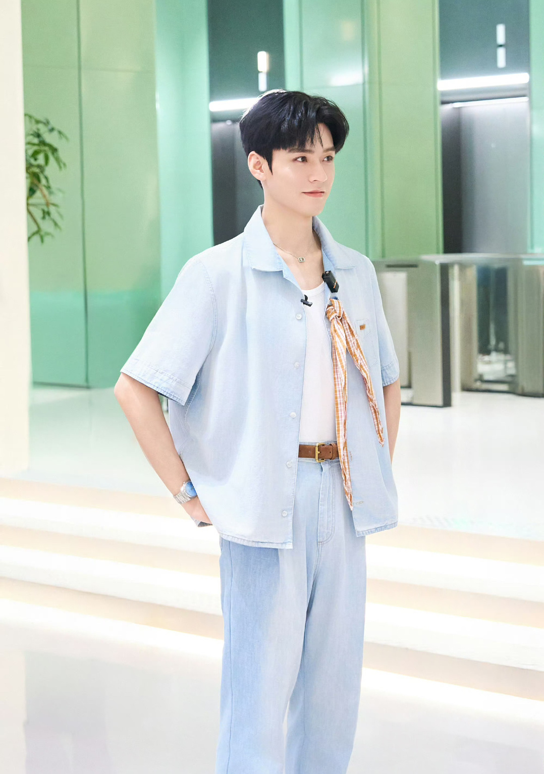 龚俊6月行程更新了将出席LV大秀，期待龚俊闪耀巴黎呀！