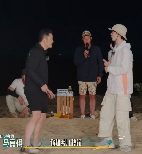 #宋亚轩说马嘉祺四条腿# 宋亚轩说马嘉祺四条腿，跑的很快怎么比啊，真的是太可爱啦