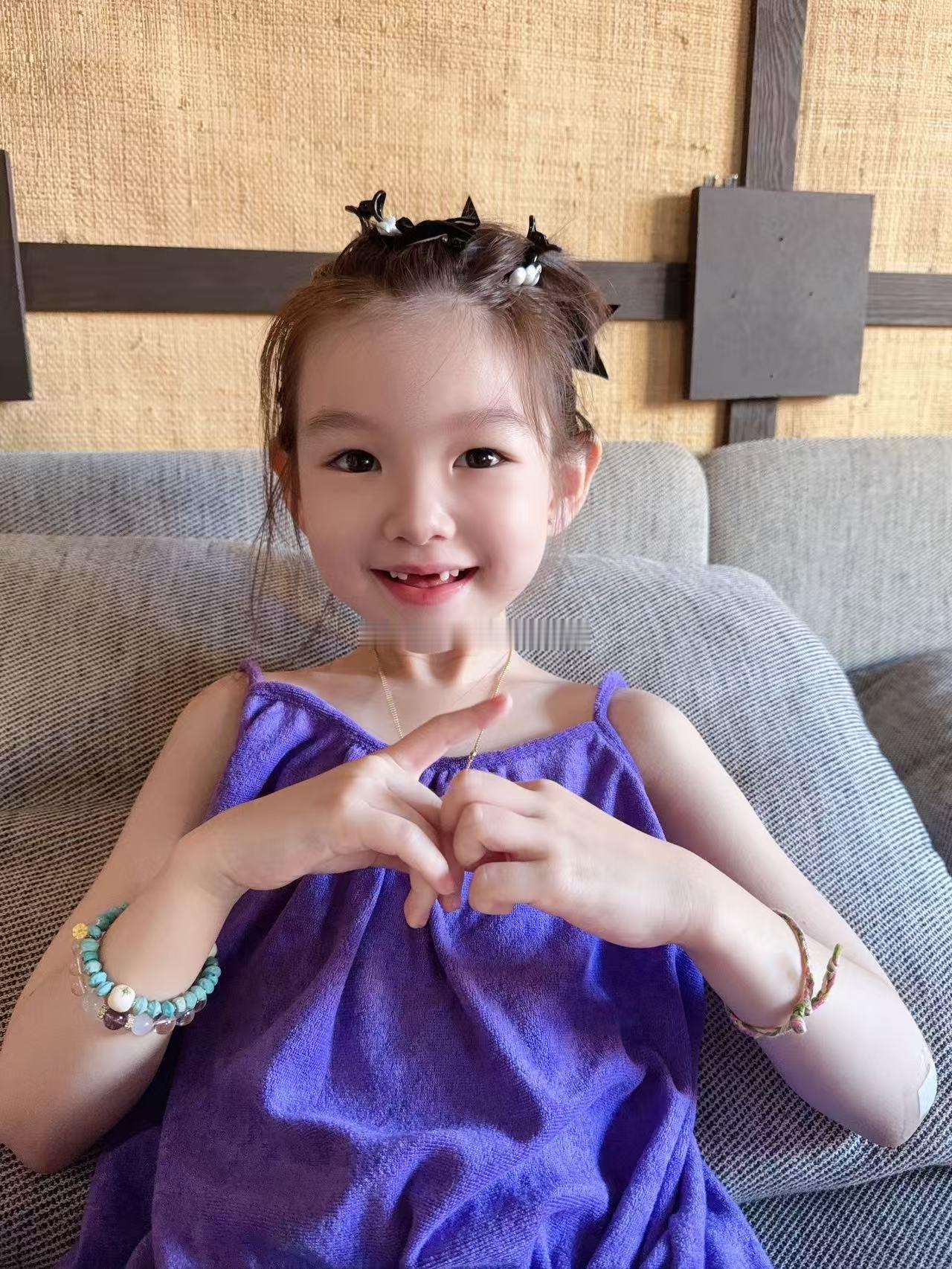 以前的阿姨发我的她对胖子感情超深说一直存着照片呢 