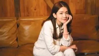 十年后的今天，陈昊宇在《乘风2024》的舞台上再次夺魁。面对“冠军”的荣誉，她坦