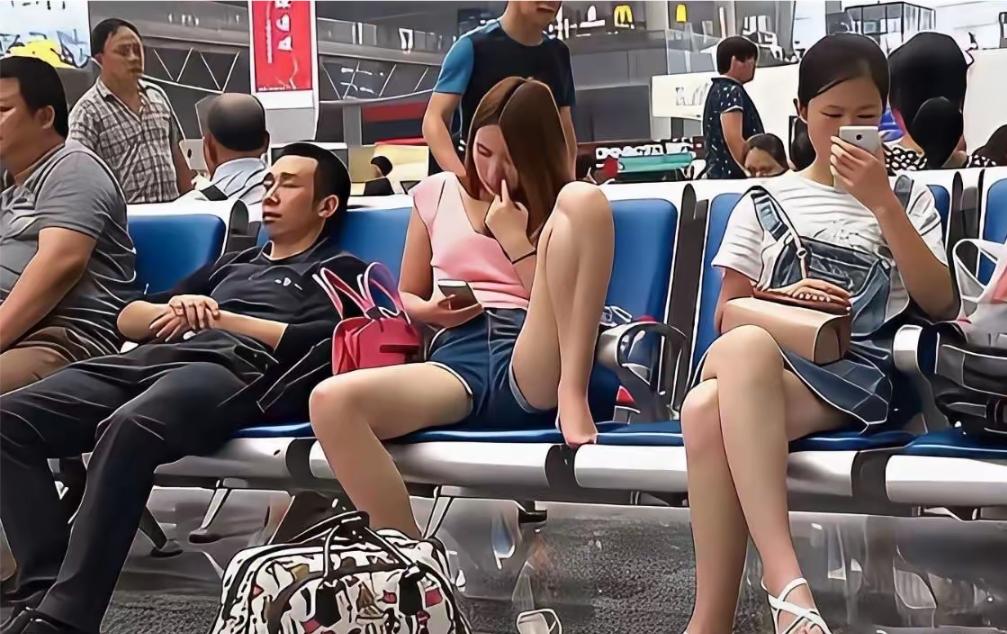 这个女孩，肯定是位性格豪放的人。