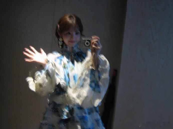 田曦薇给万妮达歌手打call万妮达说田曦薇很会押韵太喜欢这种双向欣赏的姐妹了！田