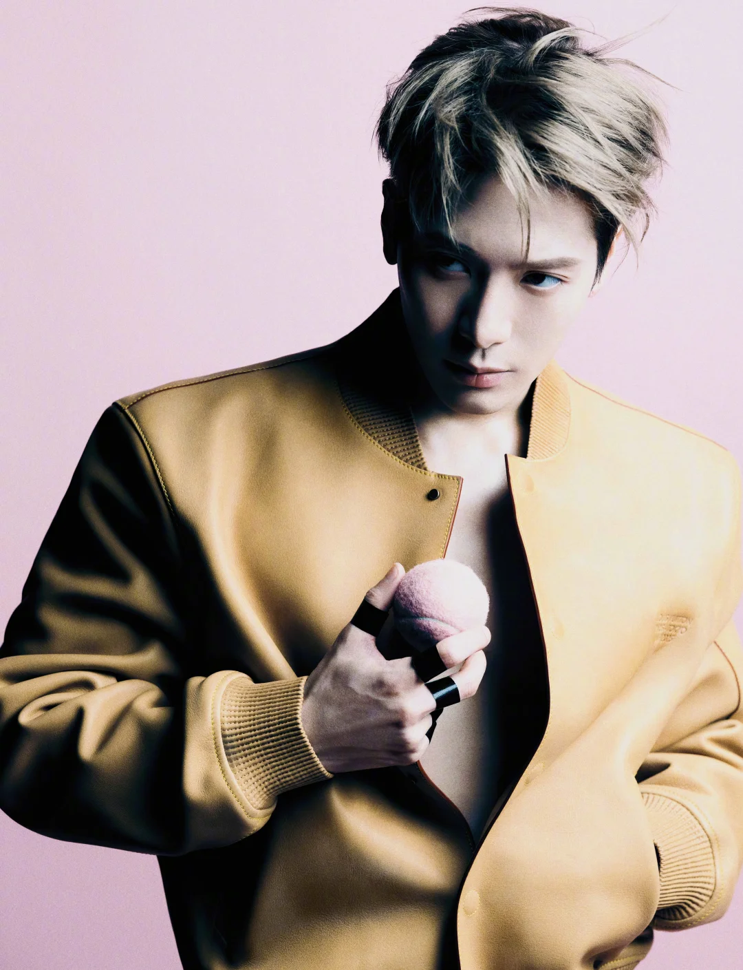 王嘉尔 时尚芭莎九月刊封面大片