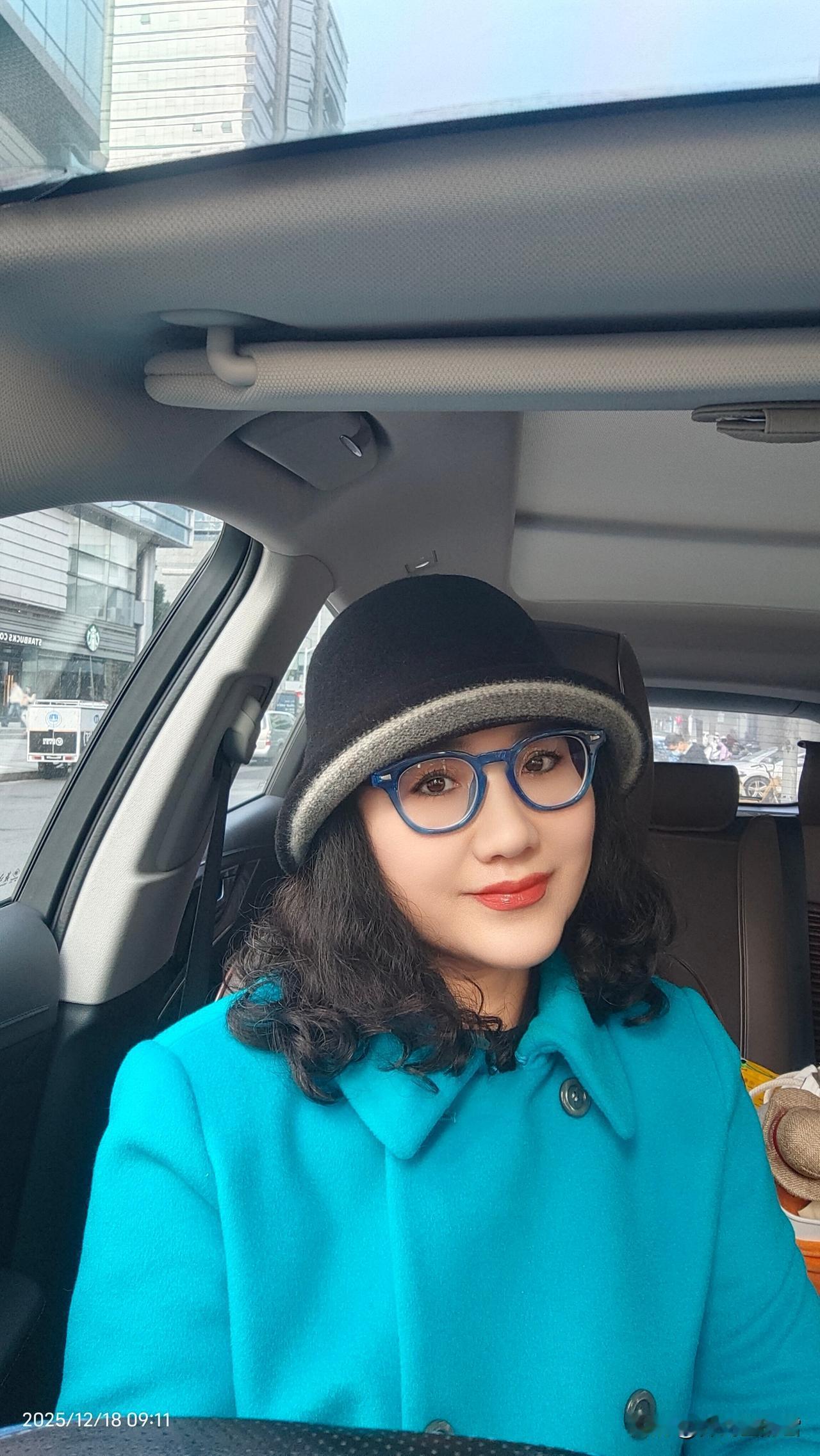 我今年58岁，是一枚很厉害的老太太，十年没碰车，两个门都快分不清了，居然一口气干