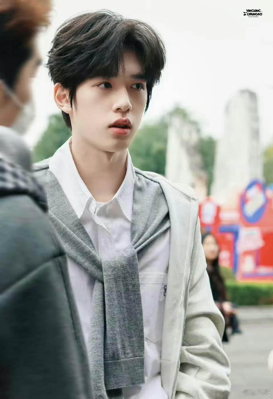 TF四代的官俊臣参加艺考路透照🈶让我们祝福这个艺考的宝宝关关难过官官过！加油?