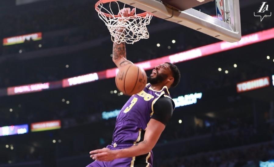 NBA数据狂 文班亚马高光时刻 📊 历史级表现！文班亚马41+24+3+3，刷