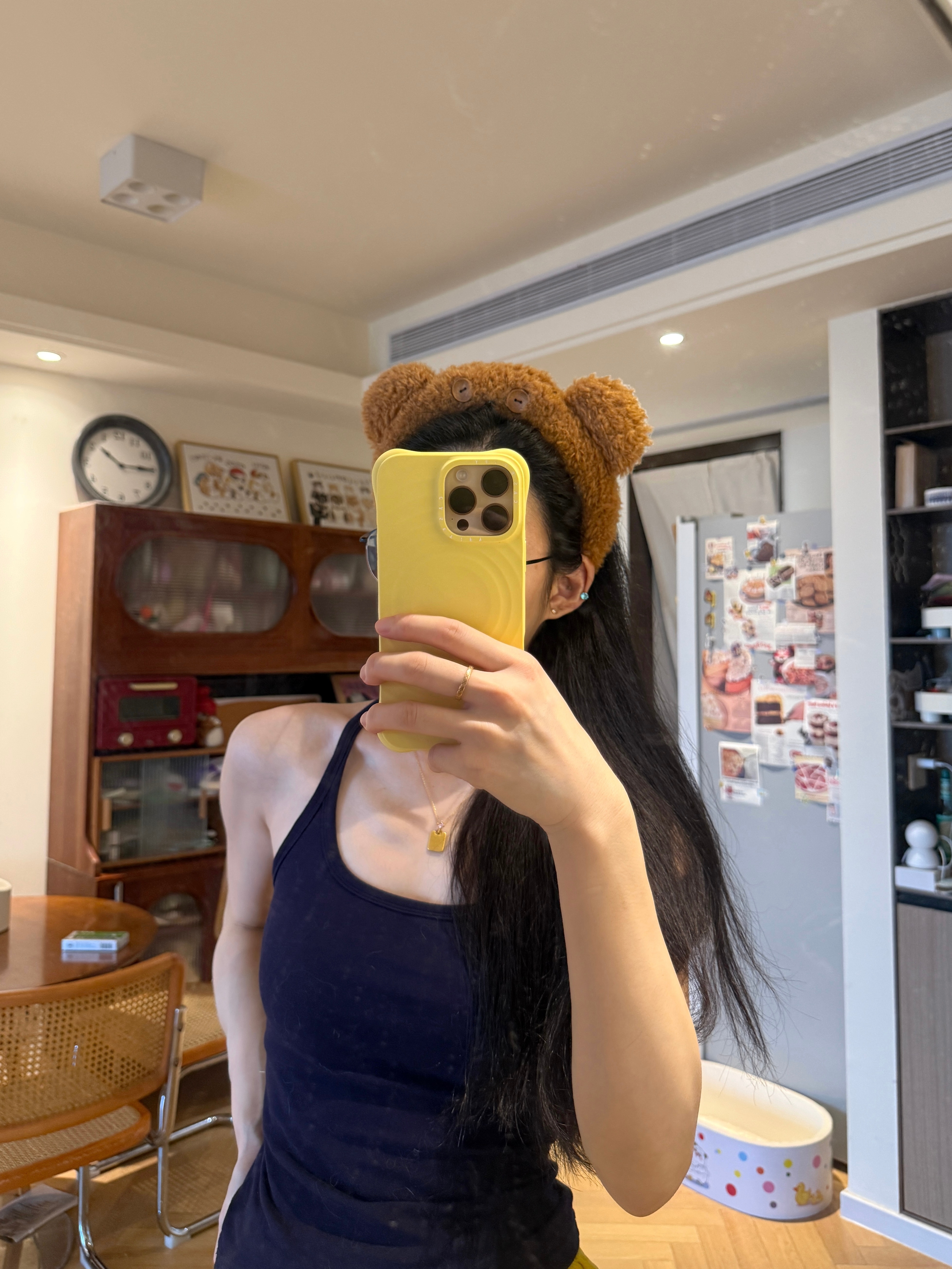 买到一个非常喜欢的发箍 低头洗脸干活都不会掉 但是又不会夹脑袋 还增高颅顶 上街