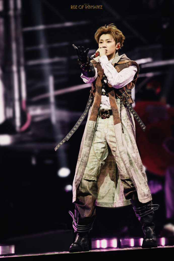 汪苏泷给粉丝和声作业打了满分我以为会写签名，结果汪汪音乐班老师给打了100分  