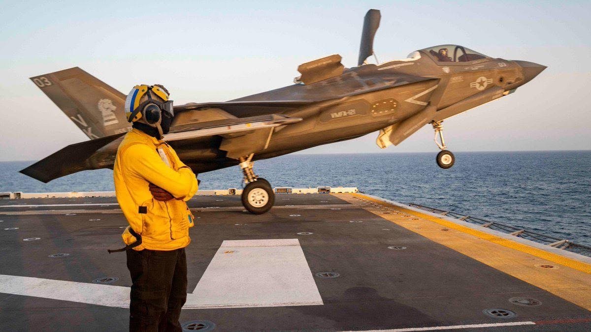 “的黎波里”两栖戒备群（ARG）的黎波里号(USS Tripoli, LHA-7