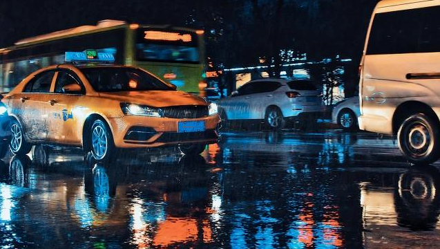 小伙从事网络主播运营 晚班途中车祸去世获工伤认定，公司被判赔90万