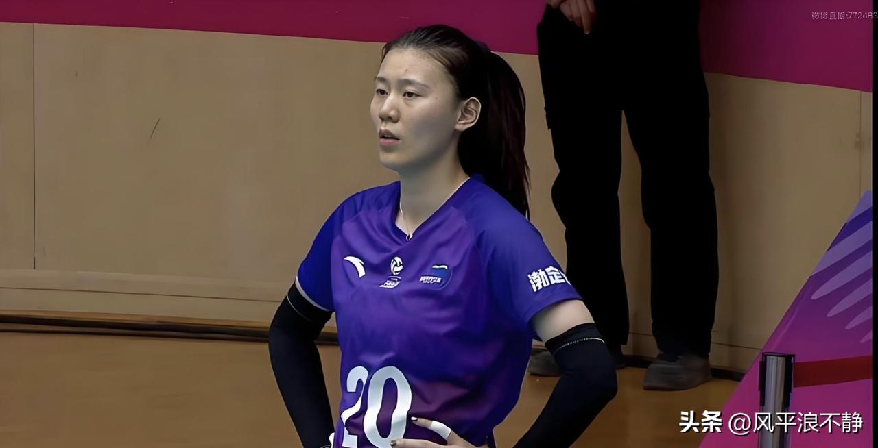 天津女排3-0上海进四强!两队数据差距一目了然!
昨晚，天津女排主场3-0横扫上