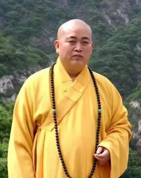 不得不感叹，
释永信也算是个商业奇才！


释永信确实改变了少林寺
八十年代的少