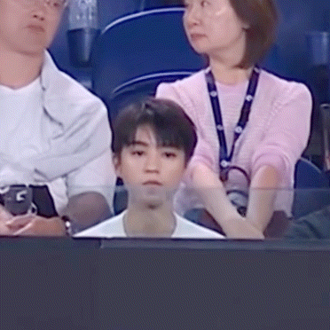 这太萌了我尖叫。。。。。。。。 周杰伦王俊凯观赛澳网