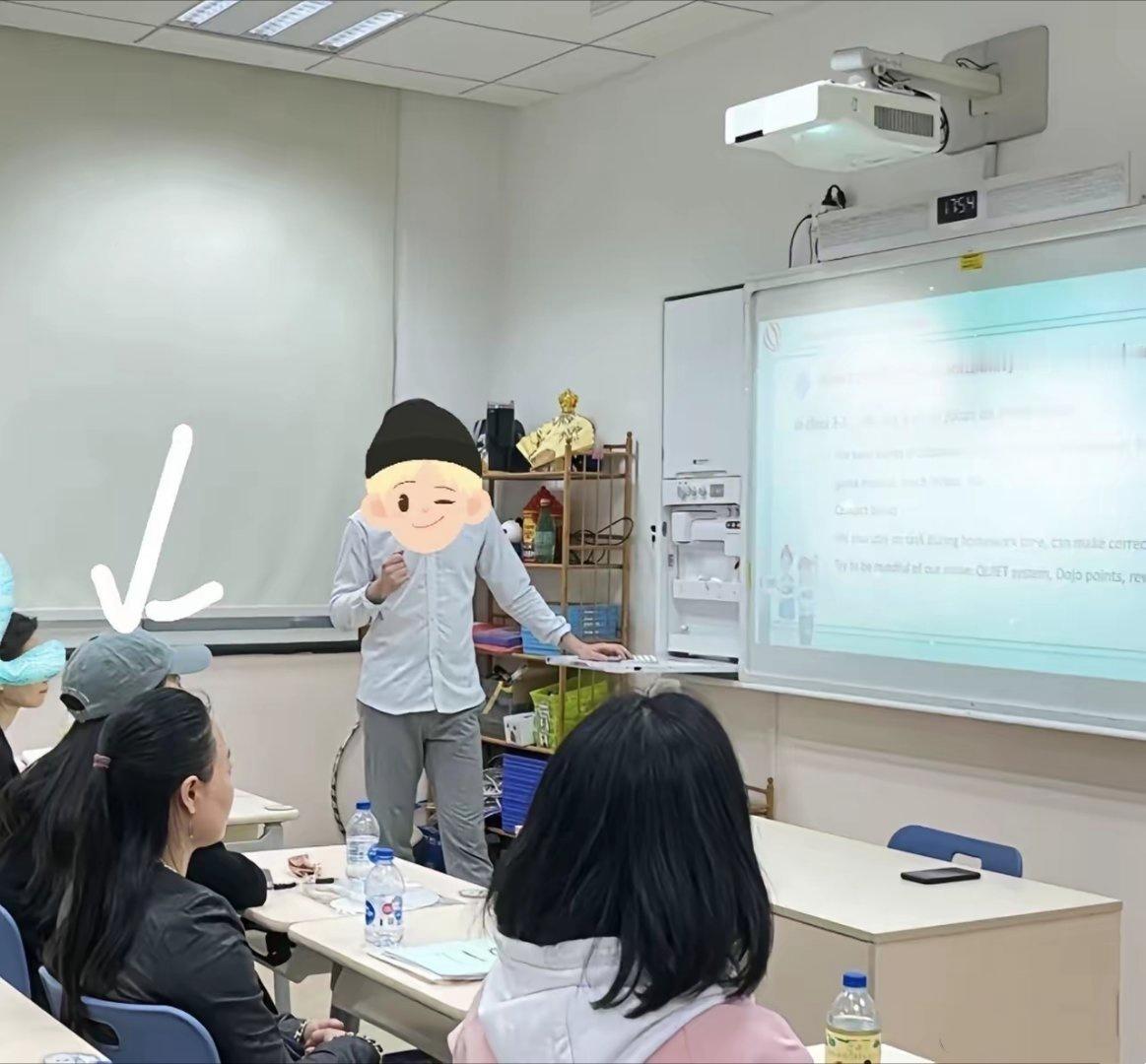 angelababy开新生家长会 angelababy现身上海国际学校，给儿子开