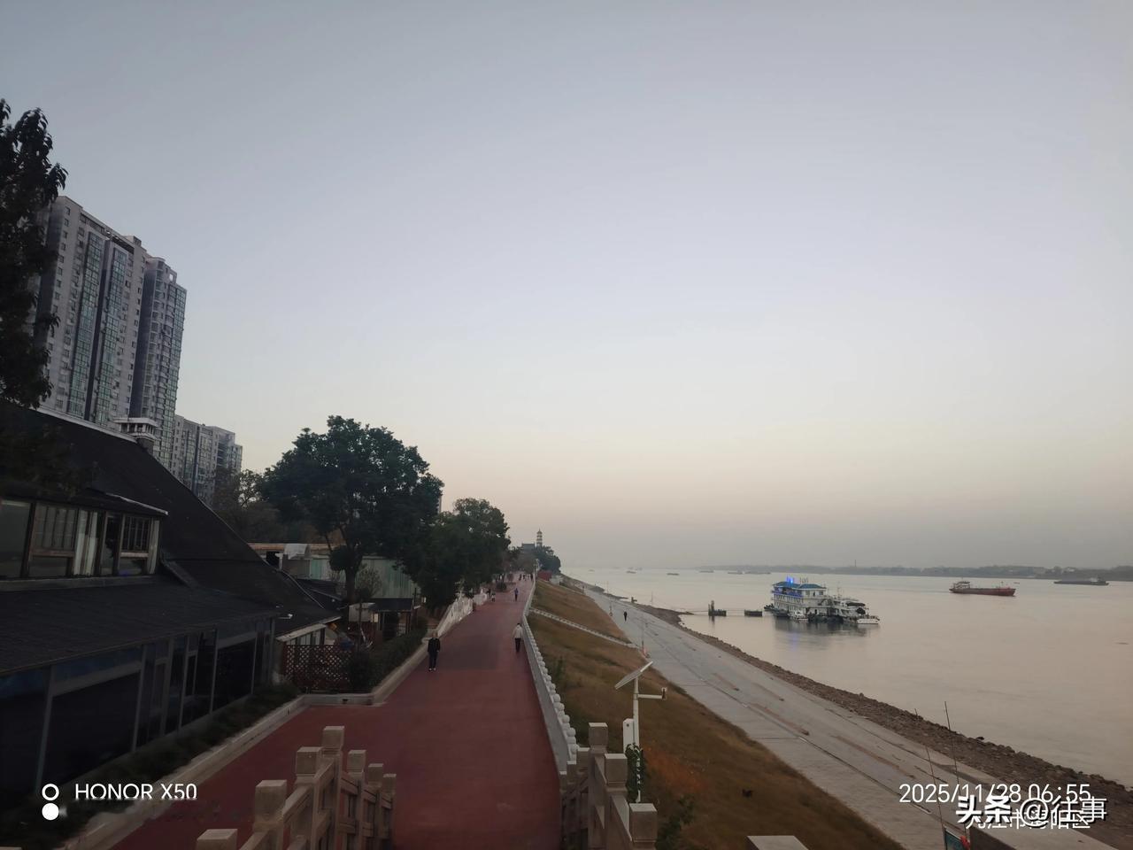 11月28日长江岸边晨练打卡
