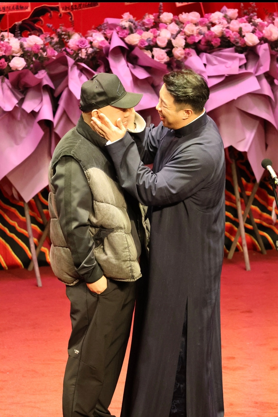 听说今晚上海德云社岳云鹏来了。 