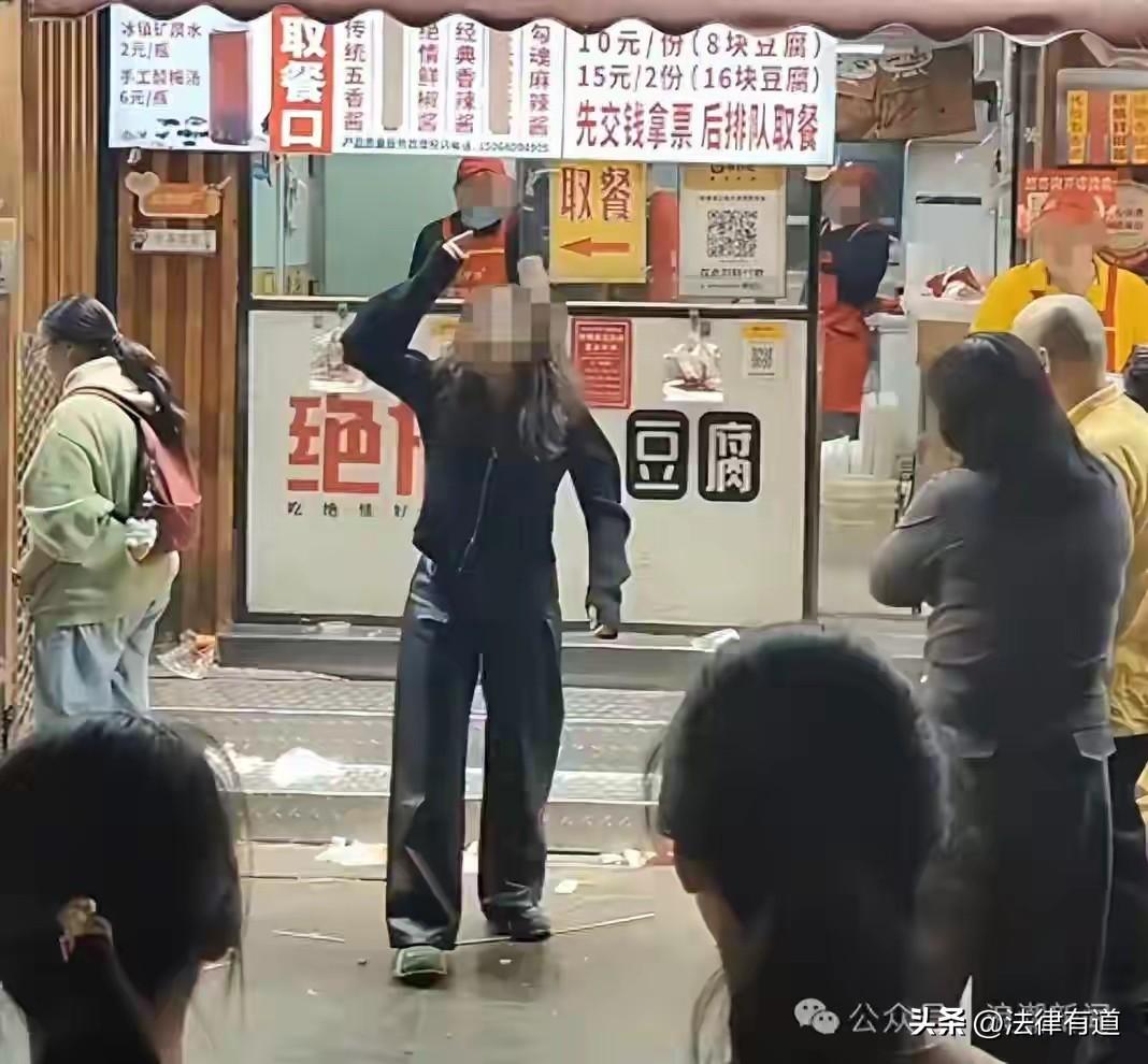 绝情臭豆腐道歉背后：一场请假引发的维权，照见劳动者权益保护的必修课。
 
正月初