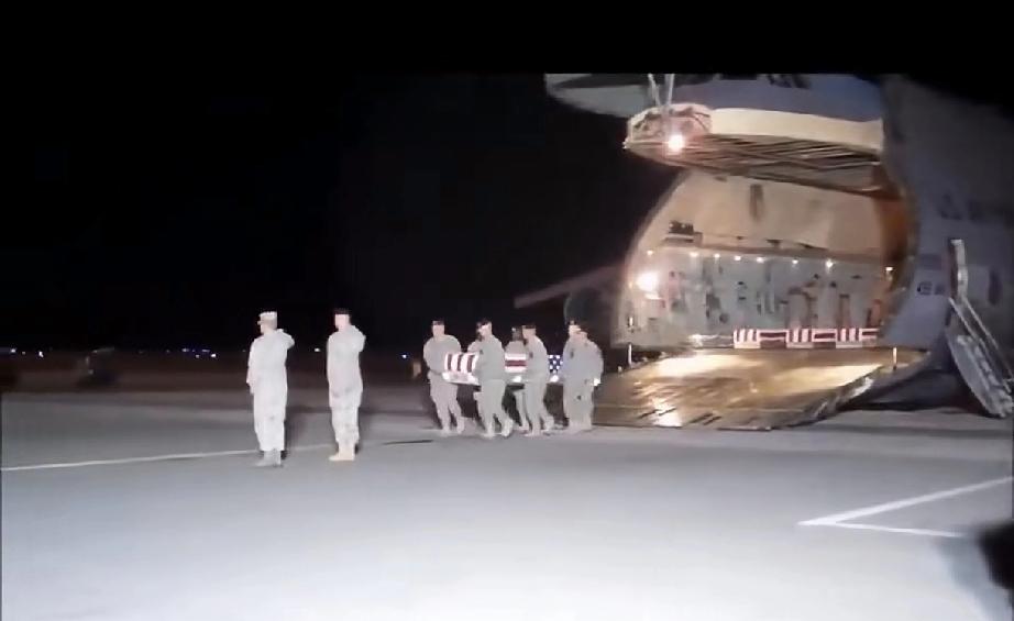 中俄两国在以色列开展撤侨行动，特别是俄罗斯，直接派遣飞机前往撤侨。这一举措预示着