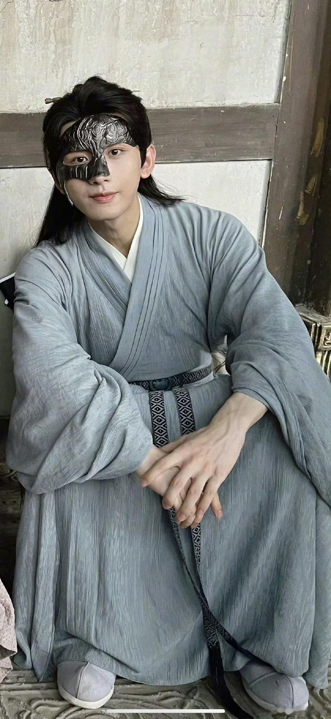 脸是纯的，手是欲的！羞羞答答又勾勾搭搭……这双手感觉很有劲儿[害羞] 