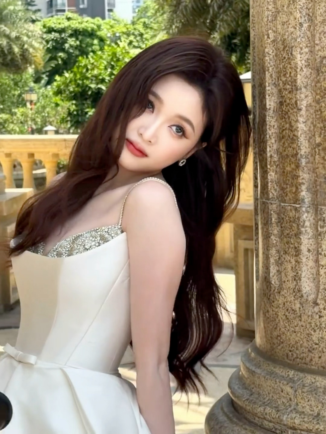 吴宣仪佛山活动直拍.吴宣仪 化妆师发的这组live图也都好美啊