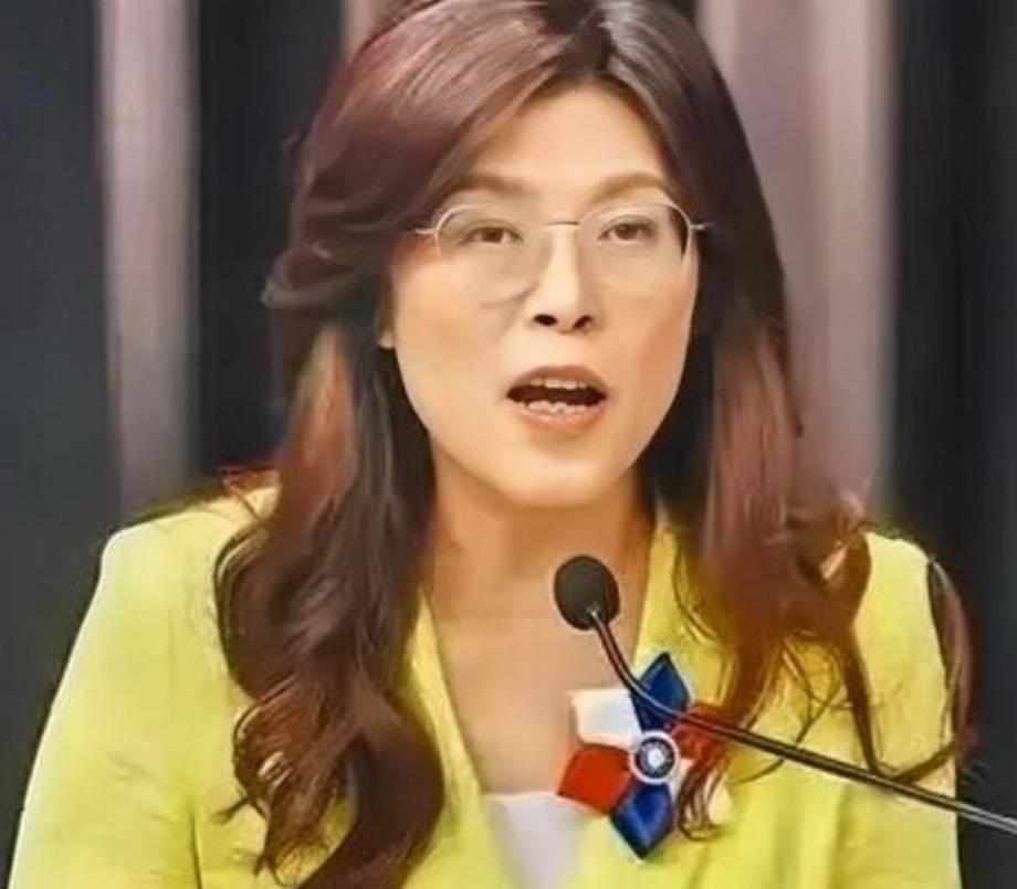 万万没想到，新当选的国民党主席郑丽文，一查底细才发现她不仅是妥妥的“蓝二代”，身