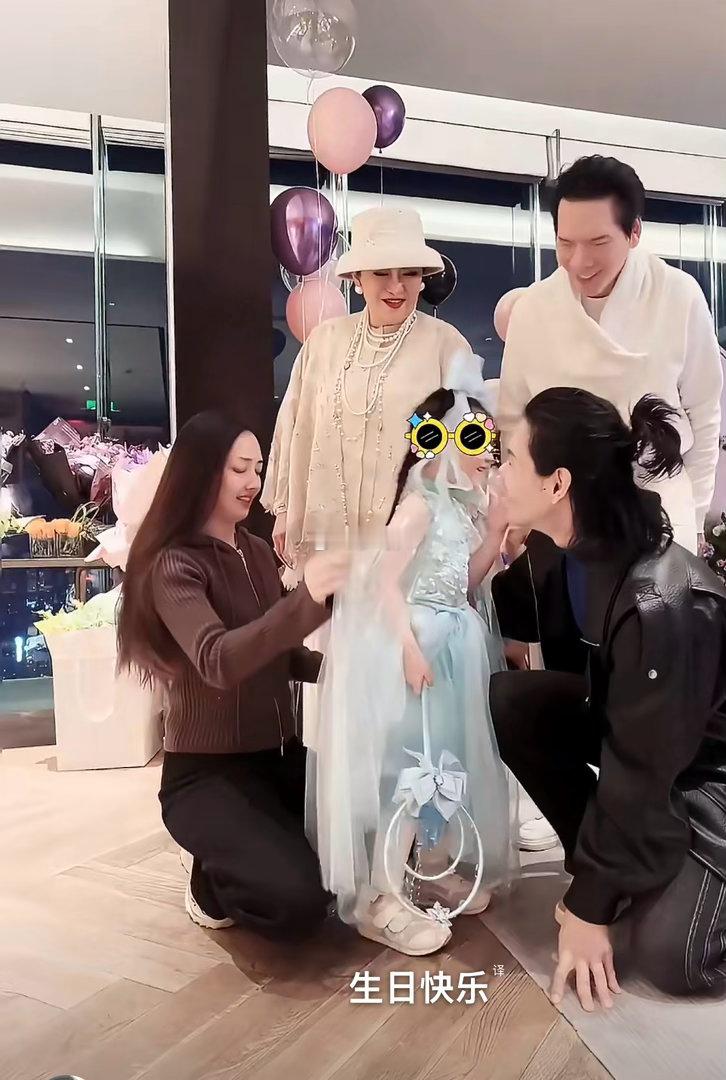 谢依霖羡慕郭碧婷孩子腿长爸爸当家爸爸当家5两家合体 郭碧婷的孩子完美继承了妈妈的
