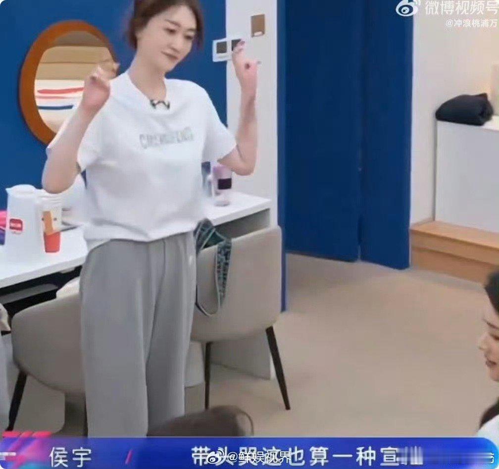 谁被李小冉玩梗《心愿便利贴》甜到了！温柔姐姐自带氛围感，梦回青春时光～李小冉玩梗