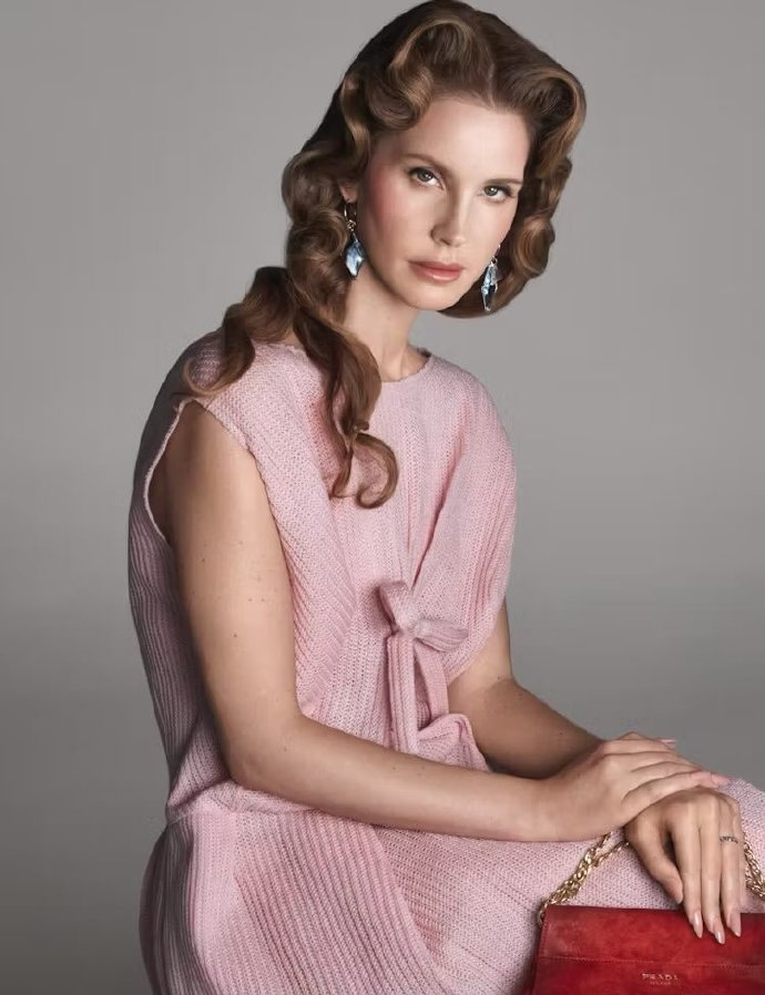 打雷姐想拍电影 打雷姐Lana Del Rey 向《W》杂志表示想拍电影： 我很