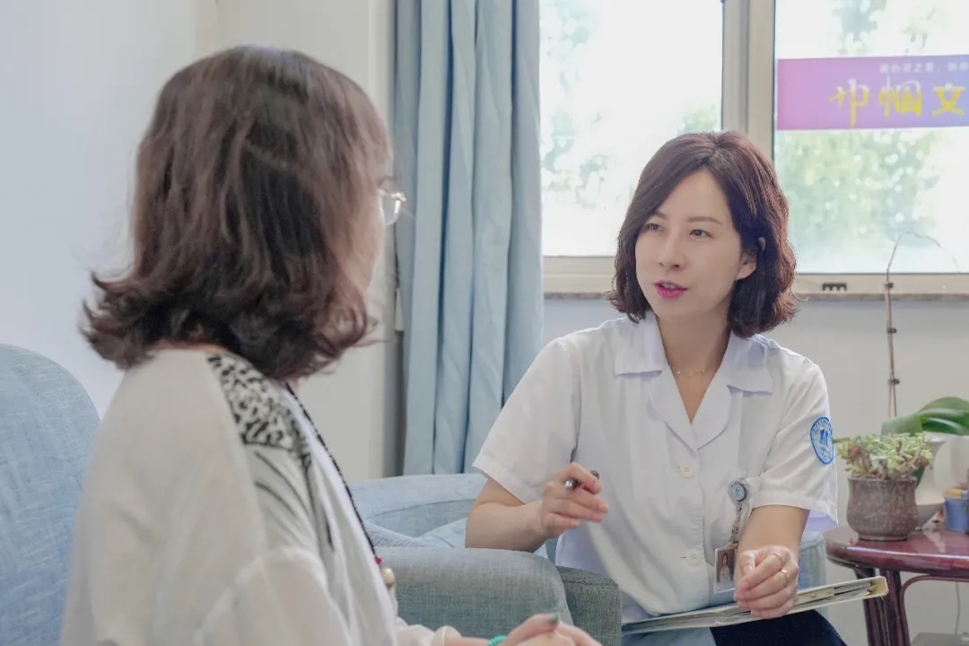 #高中生休学3个月只想和豆包在一起# 【#高二女生把AI当灵魂伴侣聊到半夜# 】