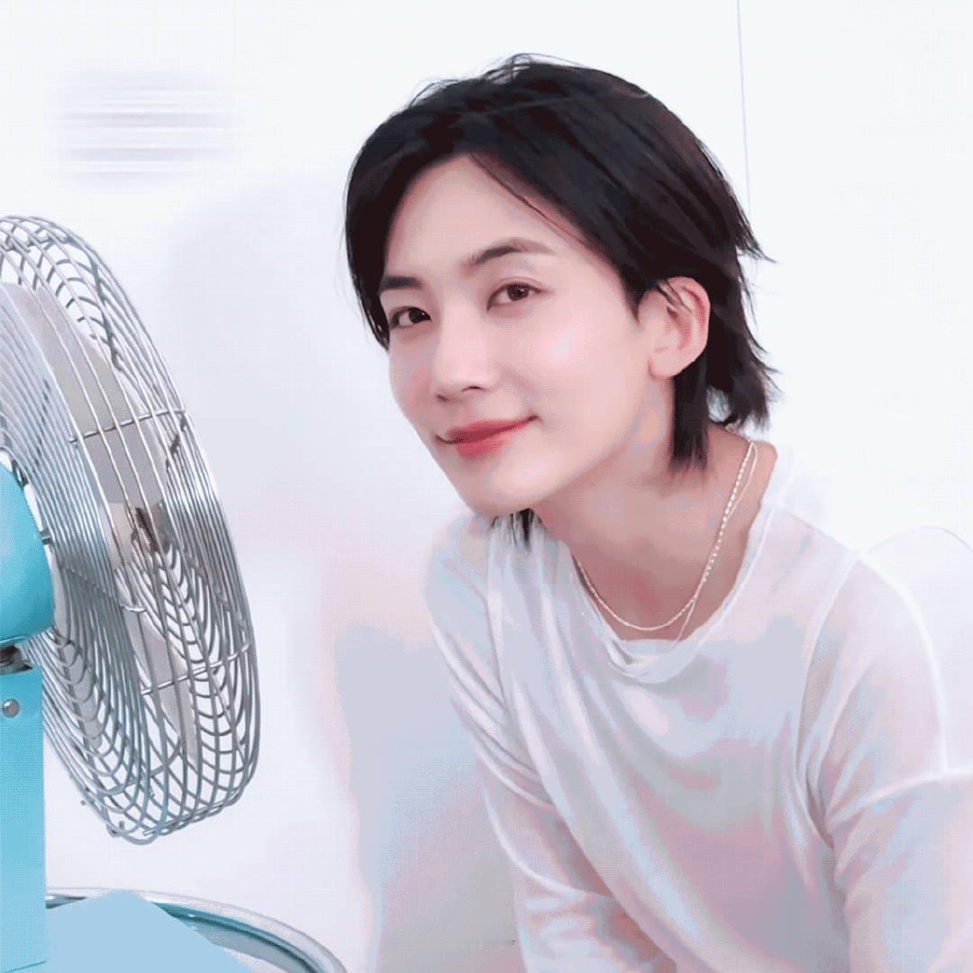看见你老老实实当女的我就开心 咋这么漂亮 
